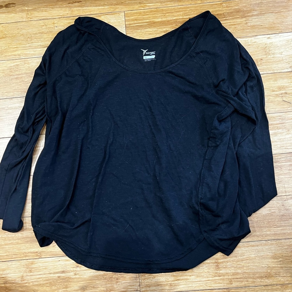 SUPER CUTE OLD NAVY BLACK LONG SLEVE! Hardly worn in great condition.